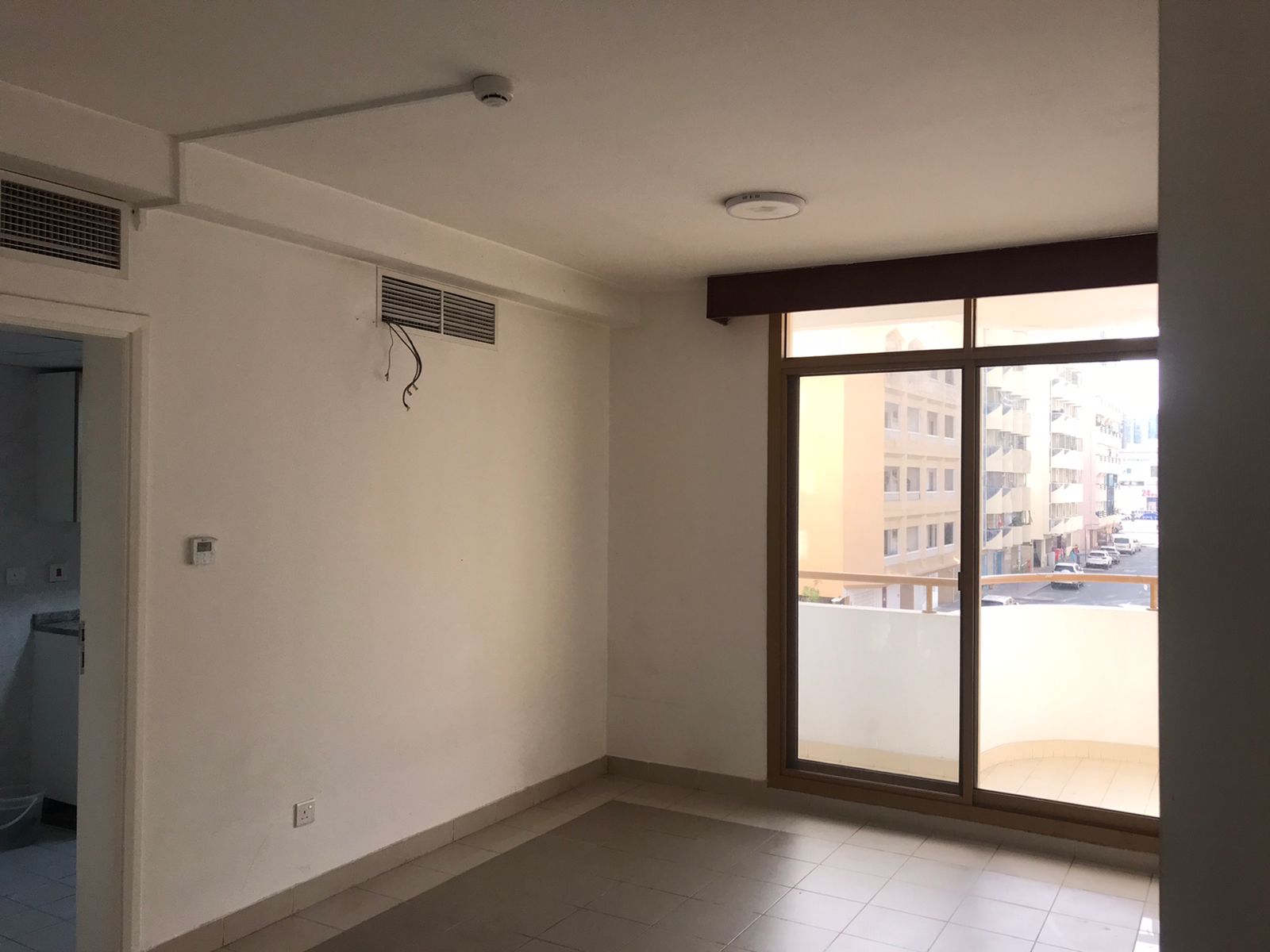 UNFURNISHED  |  SPACIOUS | CLOSE TO METRO